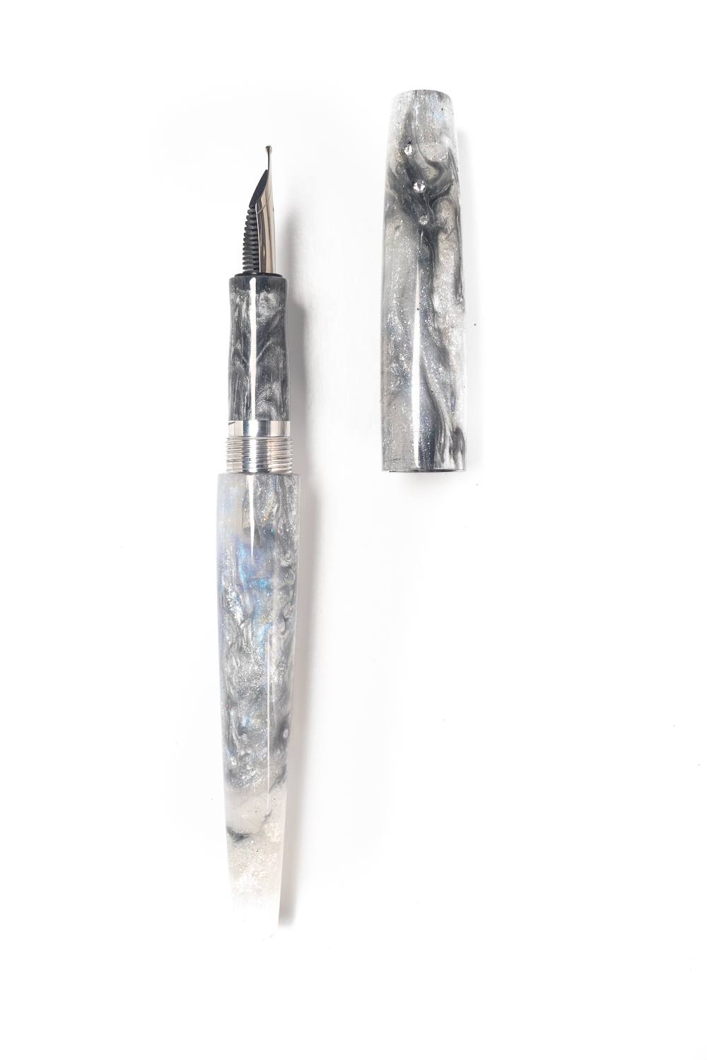 The Bebe Fountain Pen in Silver Lining with Stars - Image 2