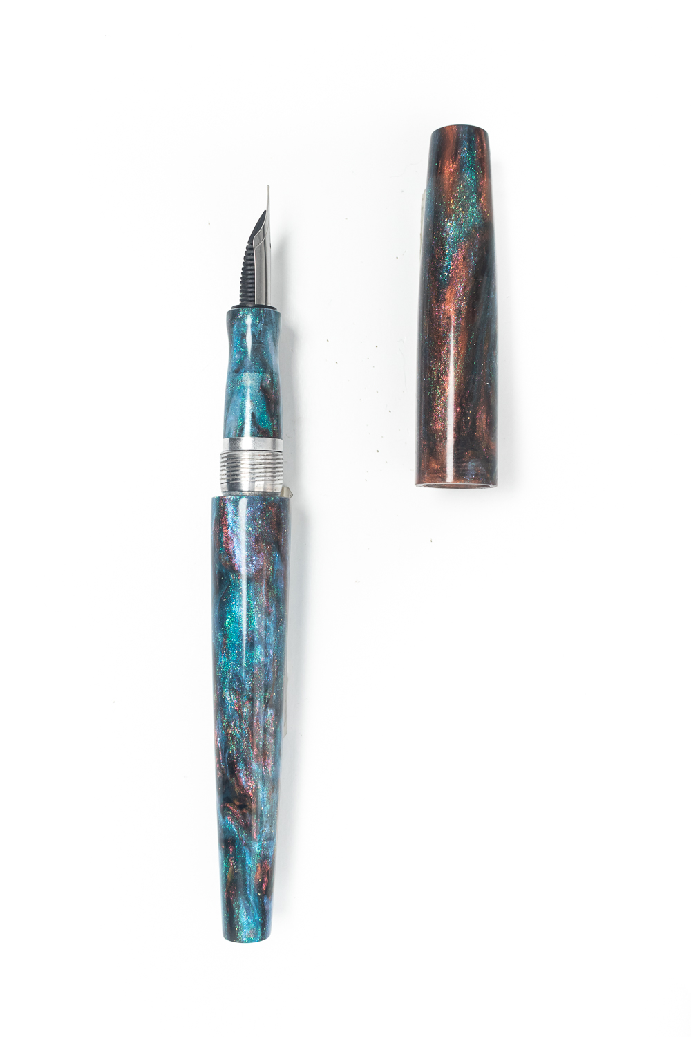 The Bebe Fountain Pen in Cats Paw Nebula - Image 3