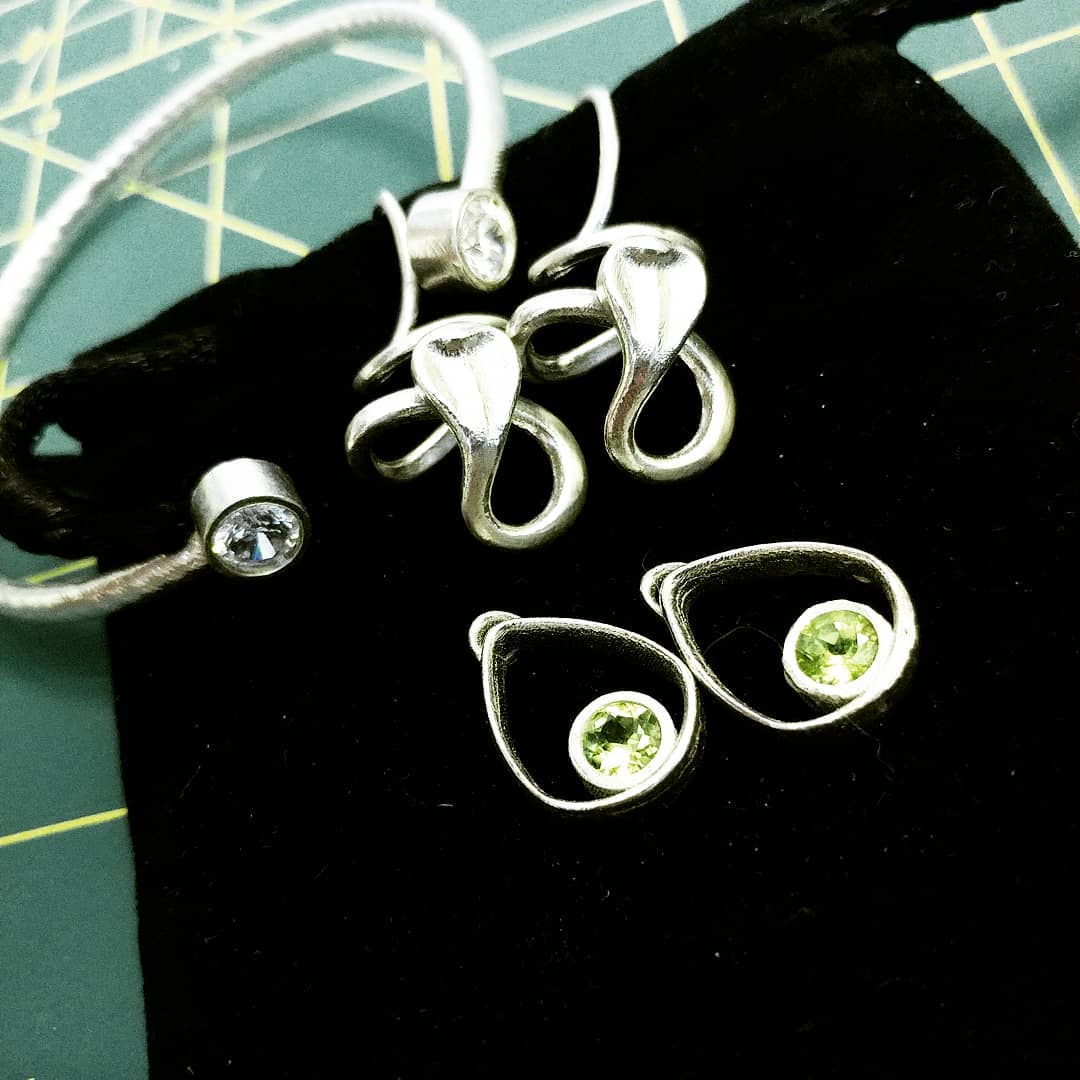 The Snek Earrings - 18ga with Built-In Hooks - Image 3